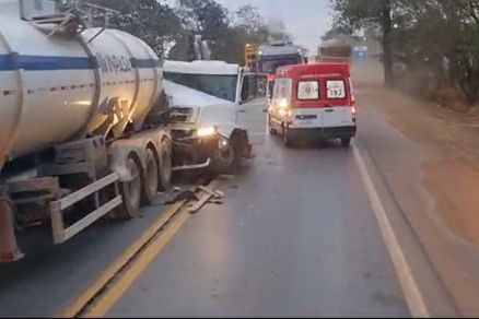 Motorista registrou estrago causado por acidente na BR-364