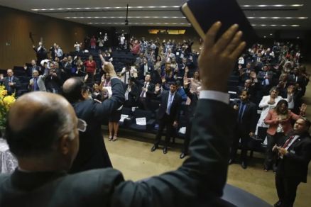 Bancada evanglica durante culto no Congresso Nacional