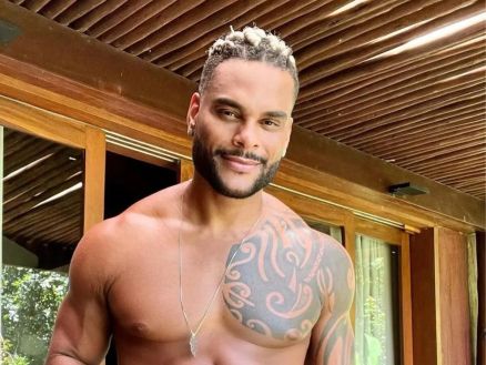 O cantor Tony Salles