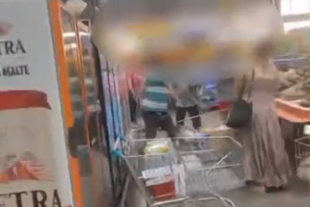 Frame de vdeo que mostra a discusso entre os homens 