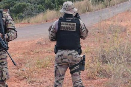 Polcias militares durante patrulha rural em MT 