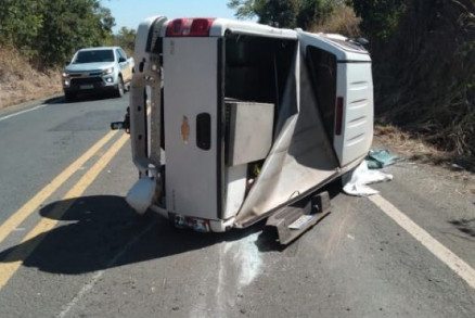 Ve�culo tombou diversas vezes na pista; outros quatro ocupantes tiveram ferimentos leves