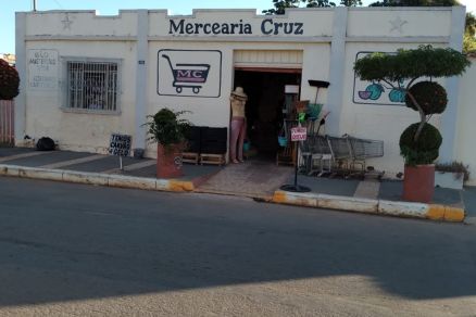 Fachada da Mercearia Cruz em Avenida de Cceres 
