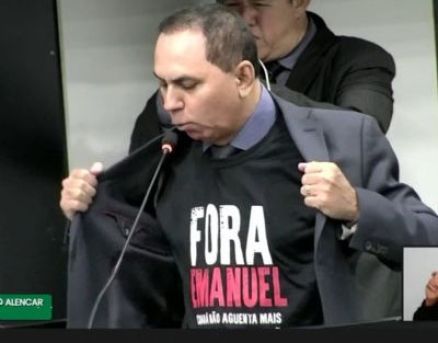 Dilemrio Alencar com camiseta 
