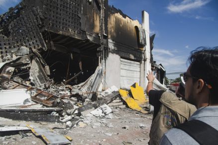 Estrutura do centro comercial ficou totalmente destruda aps incndio