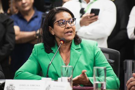 A presidente do Uni�o Brasil em Cuiab�, Gisela Simona, que criticou pedido de empr�stimo feito por Emanuel Pinheiro