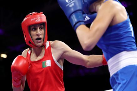 Boxeadora Imane Khelif em luta contra italiana Angela Carini 