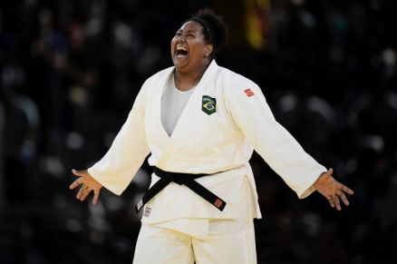 Brasileira conquista o ouro na sua primeira participao em Jogos