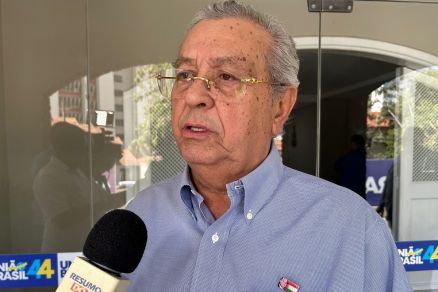 O senador Jayme Campos ainda no decidiu se tentar a reeleio