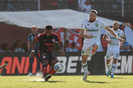 Cuiab e Vitria no Estdio Barrado 