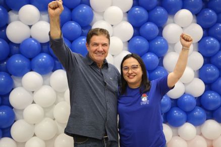 O candidato Domingos Kennedy e sua vice Miriam Calazans