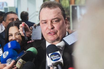 O deputado Max Russi, que orienta populao a fazer anlise de pesquisa