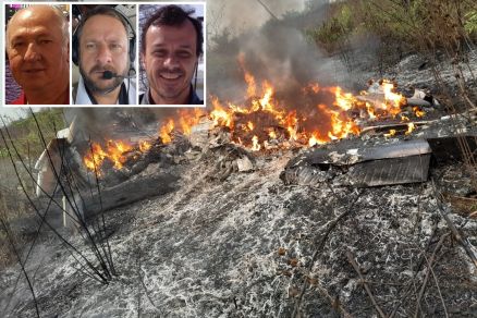 Destroos do avio e, no detalhe, Arni, Helder e Ademar, que morreram