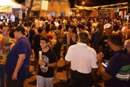 Carnaval na Praa da Mandioca, no Centro Histrico de Cuiab