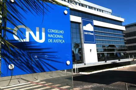 Resoluo do CNJ e parcerias estabelecer protocolos a serem adotados com o usurio, a conduta dos policiais e o destino da droga apreendida