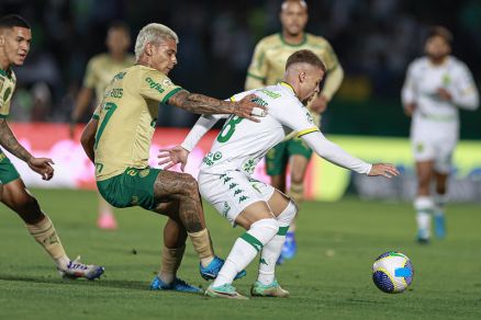 Palmeiras e Cuiab no estdio Brinco de Ouro