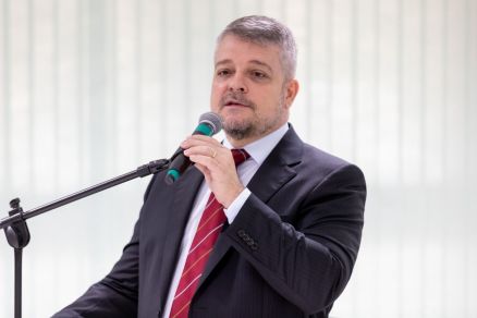 O juiz Moacir Rogrio Tortato, que assina a deciso 