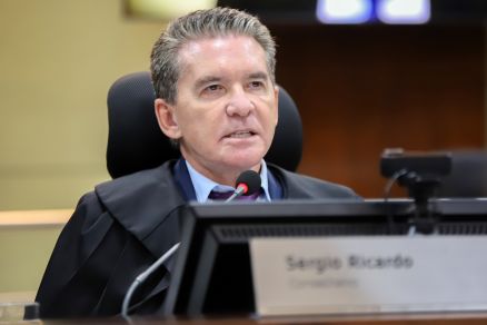 O presidente do Tribunal de Contas (TCE), Srgio Ricardo, que vai tentar reeleio