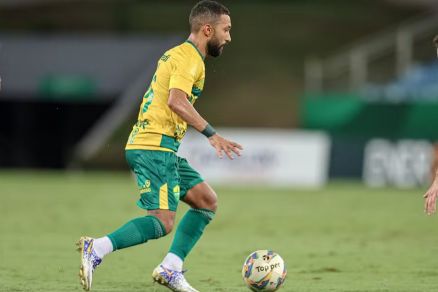 O meia Clayson, que marcou um gol na partida deste sbado