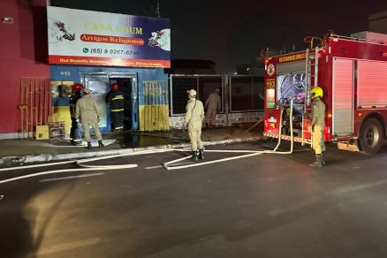 Corpo de Bombeiros realizou o combate s chamas 