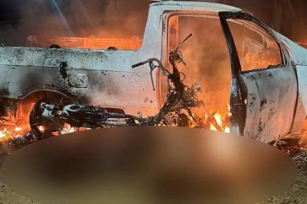 A saveiro em que corpos foram colocados dentro