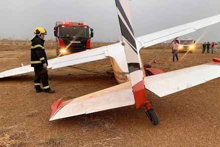 A aeronave foi parar fora do pavimento, no final da pista de pouso