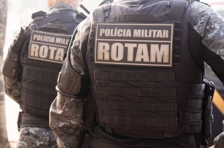 A Polcia Militar baleou Eliel porque ele reagiu  abordagem e portava arma de fogo 