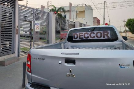 Viatura da Deccor, que cumpriu os mandados nesta manh