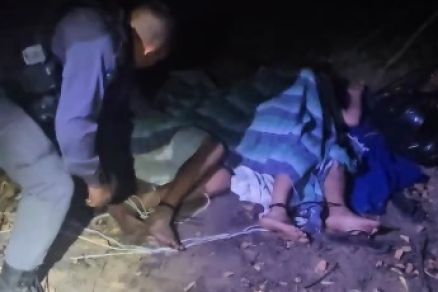 Vtima estavam com ps e mos atadas em cativeiro na mata