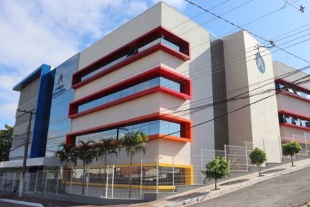 A fachada da Escola Adventista Centro Amrica, em Cuiab