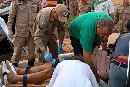 Homem foi socorrido pelos bombeiros 
