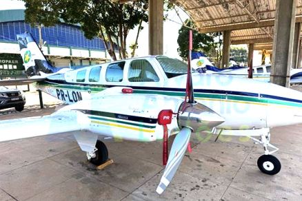 A aeronave modelo Baron 58, que foi apreendida em operao 