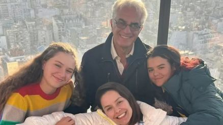 Bianca Rinaldi posta foto ao lado do marido e das filhas gmeas
