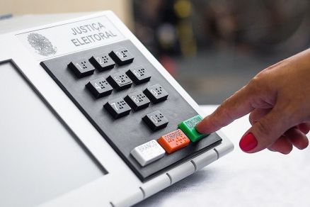 Segundo TSE, cerca de 20,5 milhes de eleitores podem escolher se votam nestas eleies
