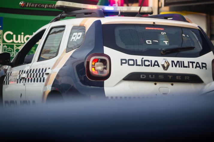 Homem mostra p�nis para crian�a na rua e apanha de pai da v�tima