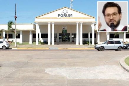 O promotor de de Justia Herbert Dias Ferreira (no detalhe)