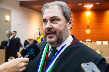 O novo desembargador Wesley Lacerda, que assumiu nesta quinta