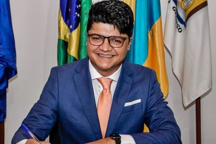 O prefeito de Tesouro, Isaack Castelo Branco, que ter salrio de R$ 34 mil a partir de 2025