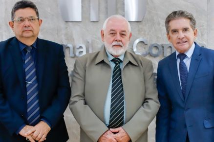 Conselheiro-presidente, Srgio Ricardo ( direita), e os desembargadores Jos Zuquim e Jos Luiz Lindote