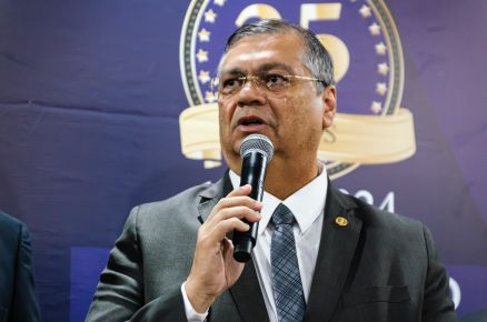 O ministro Flvio Dino, que citou que atual legislao j a legislao atual j permite a desapropriao de terras 