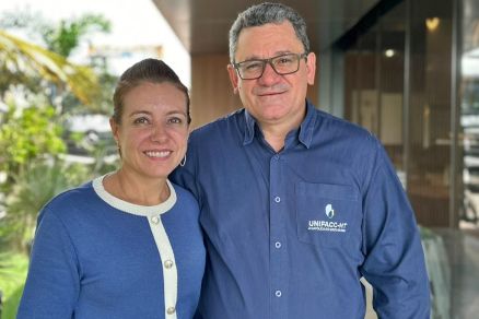 A prefeita eleita Flvia Moretti e o padre Edson Sestari 