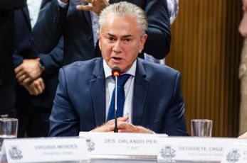 Perri manda MT fornecer colch�es e itens de higiene a presos