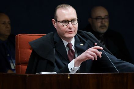 O ministro do Supremo Tribunal Federal, Cristiano Zanin, que prorrogou inqurito 
