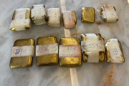 As barras de ouro encontradas em um dos imveis vasculhados