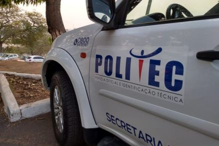 Viatura da Politec; o corpo da vtima foi encaminhado ao Instituto Mdico Legal 