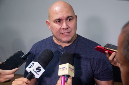 O prefeito Abilio Brunini esteve na Cmara nesta segunda-feira