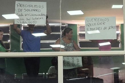 Os funcionrios da Conceito protestando nas galerias anexas ao plenrio da Cmara Municipal 