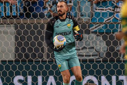 Walter disputou 203 partidas pelo Dourado, um recorde