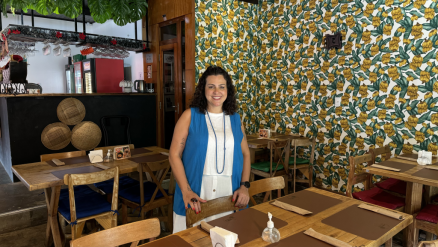 Lorenna Bezerra conta como o Galeto Cuiabano se prepara para as vendas nas festas de fim de ano