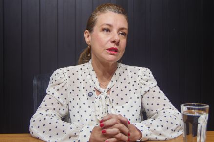 A prefeita de Vrzea Grande, Flvia Moretti, que assinou o decreto
